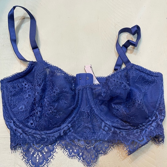Victoria's Secret Deep Blue Lace Bra - Picture 1 of 2